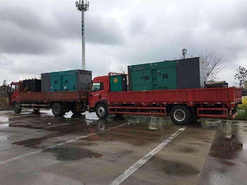 定远涂抹密封胶后，需要等待多长时间才能安装水冷式机油散热器密封件？